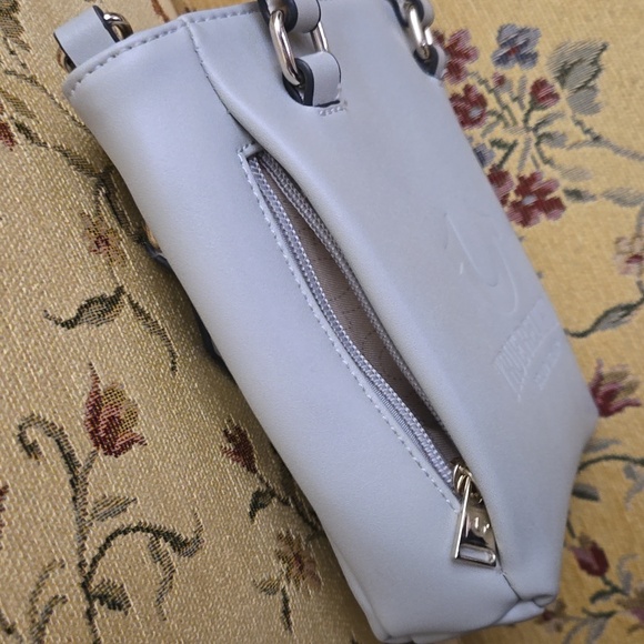 Final Offer. 😍😍😍😍True Religion handbag NWOT - Picture 5 of 8